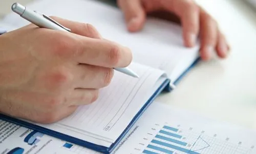 Notowanie wniosków i analiza wyników przy planowaniu strategii wyróżnienia gabinetu dietetycznego